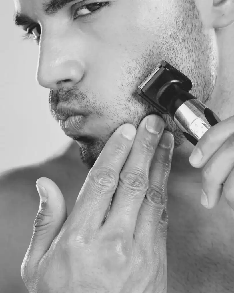 trimming a 7mm beard with electric trimmer