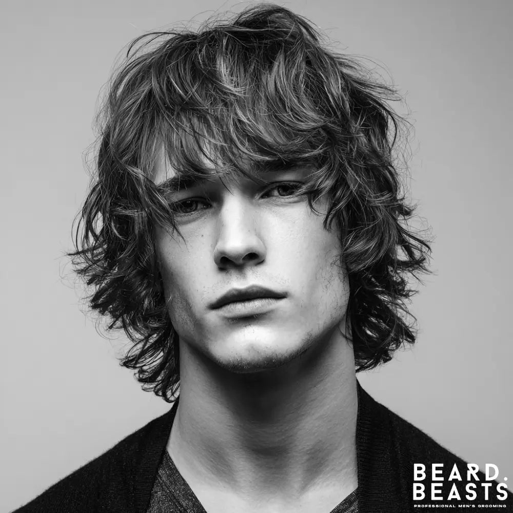 Long textured flow hairstyle for men in 2025 featuring layered, free-moving waves with natural volume and shape.