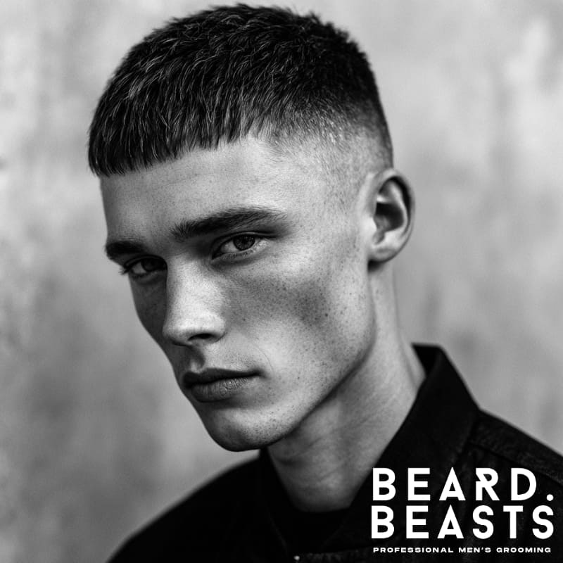 Short textured fringe haircut for men with a clean fade and natural texture. Modern and low-maintenance style, perfect for a sharp and effortless look.