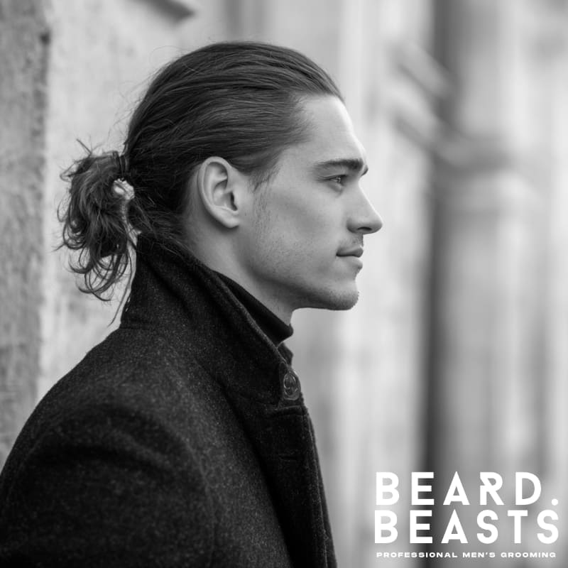 A sleek, modern ponytail on a man with long hair, styled for a refined, professional look. Perfect for those seeking inspiration for versatile men’s hairstyles that combine style and practicality.