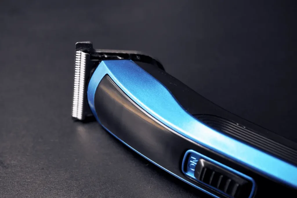 Electric beard trimmer with precision blade for short beard maintenance