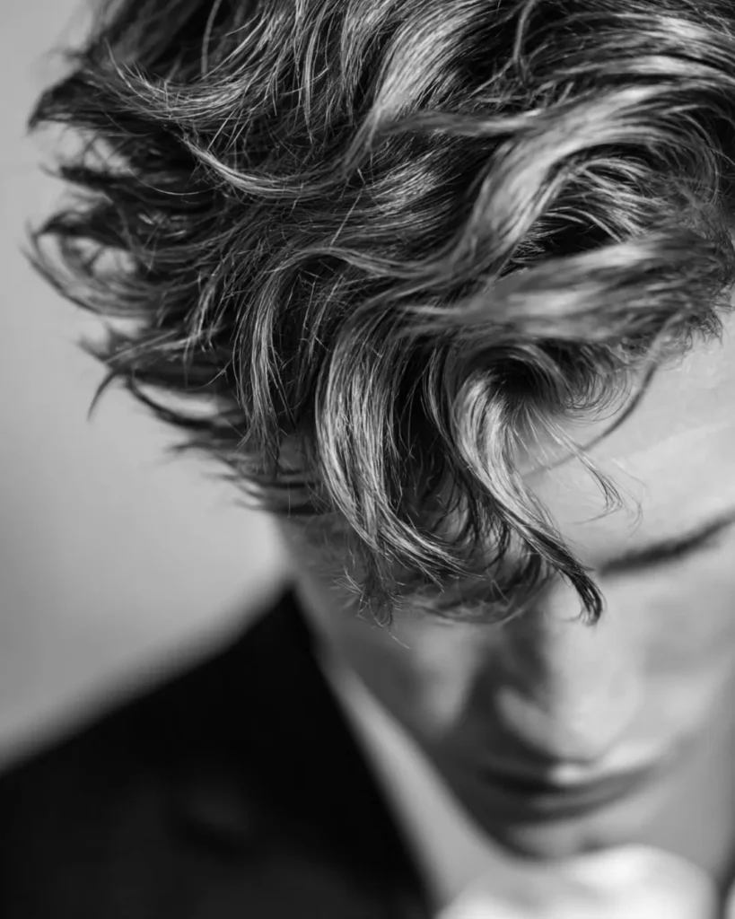 Close-up of textured men’s hair, showing how hair type and natural movement affect whether hair gel or hair paste works better.